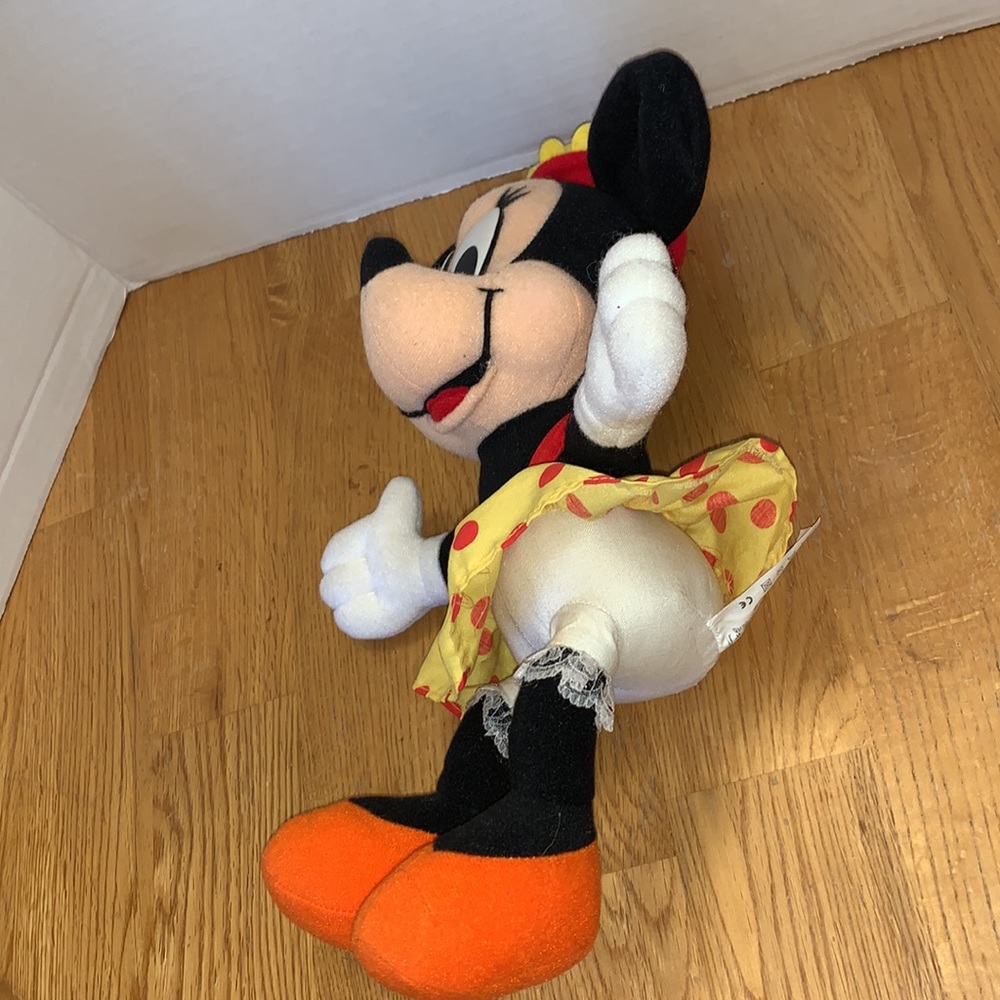 Minnie Mouse - Picture 5 of 5